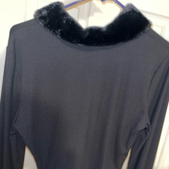 Black collared zip up top - Picture 3 of 4